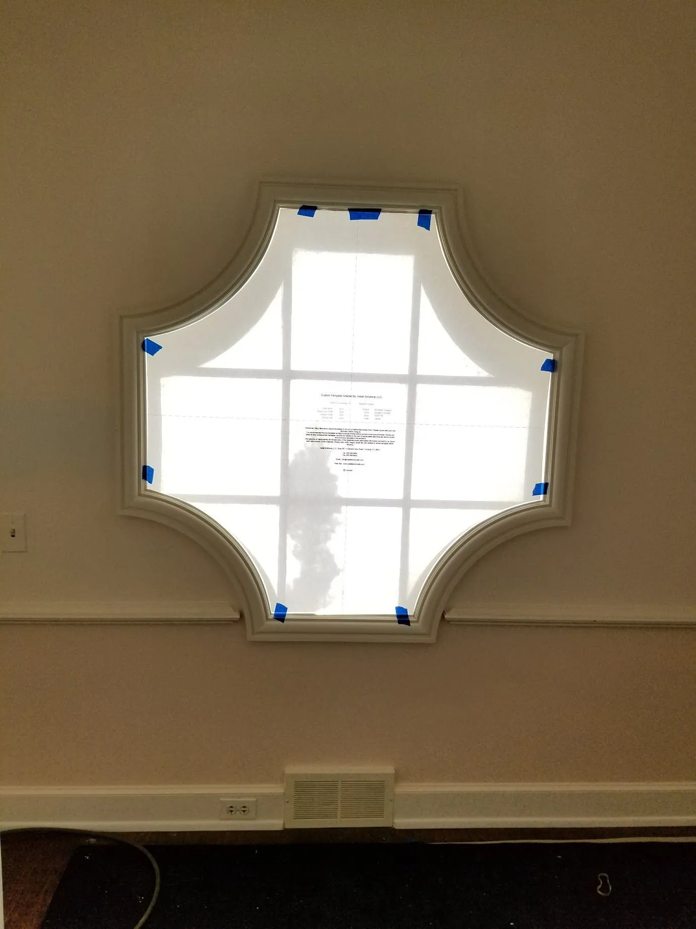 The traced template in the window