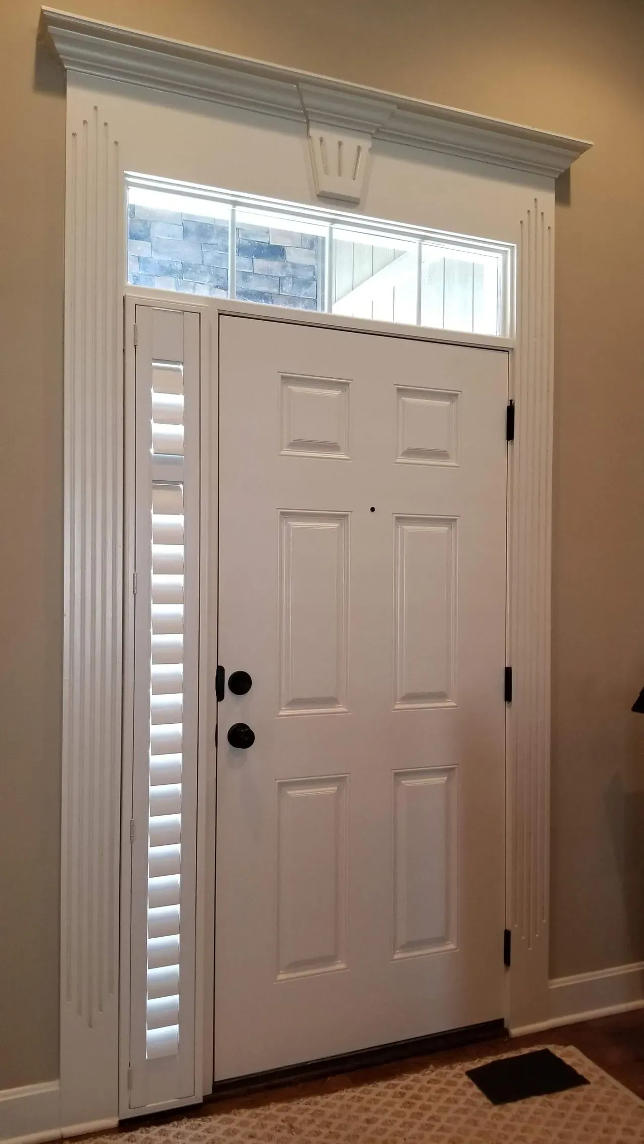 One shuttered sidelight under a transom, louvers open