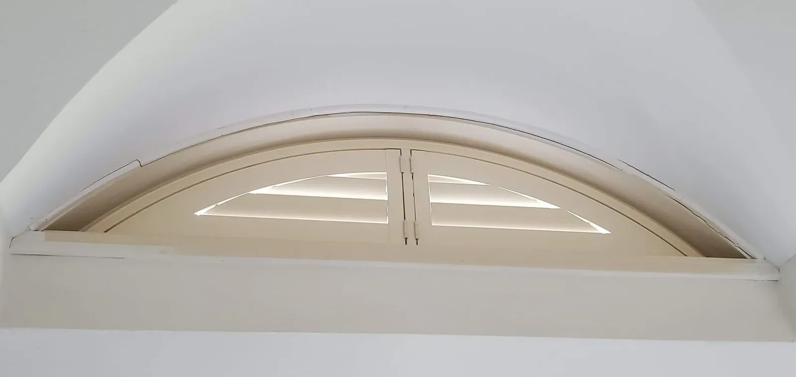 A fixed eyebrow arch shutter following the curve of the ceiling